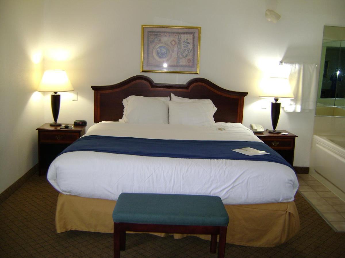 Holiday Inn Express & Suites Alliance By Ihg Eksteriør billede