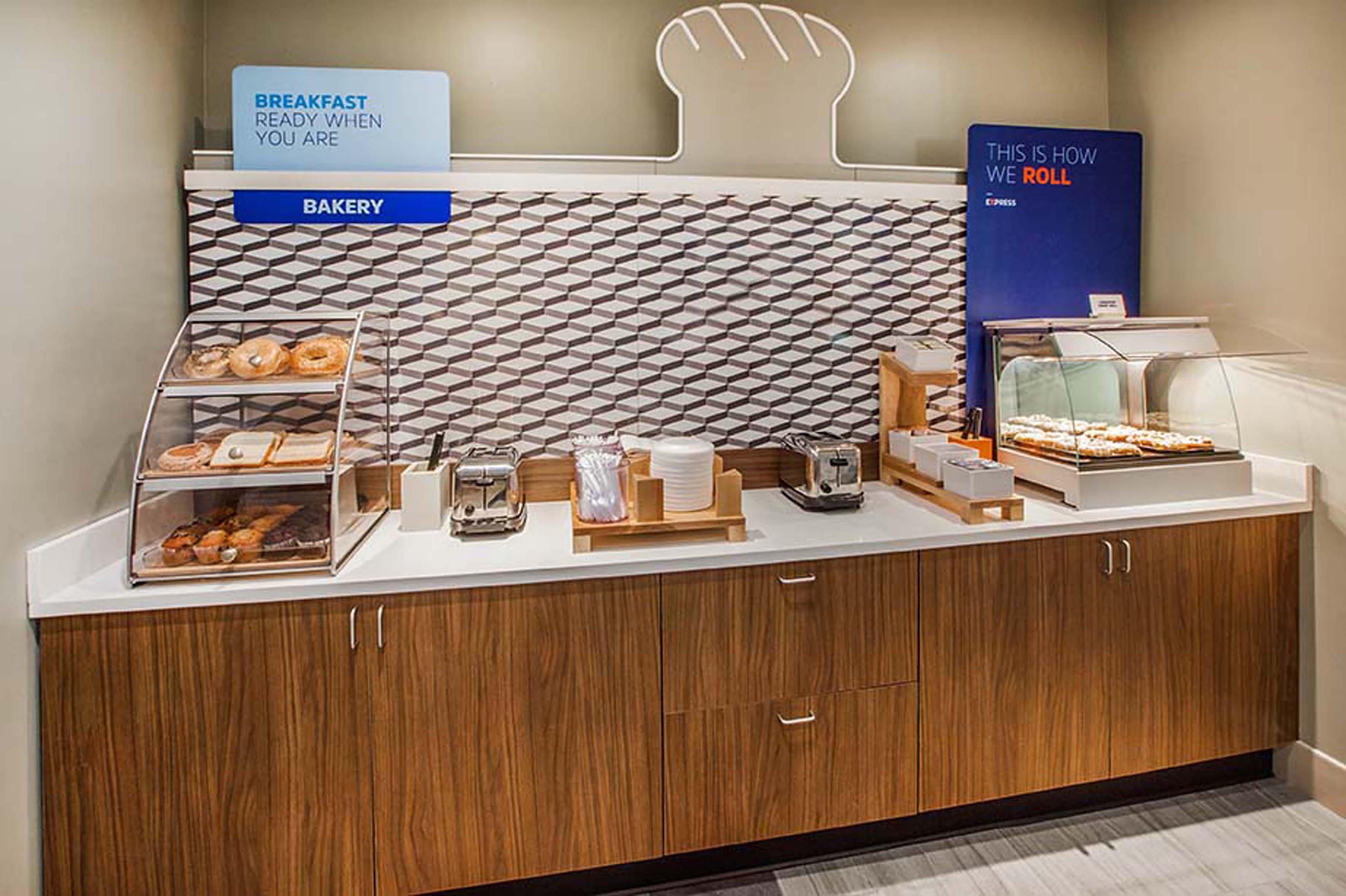 Holiday Inn Express & Suites Alliance By Ihg Eksteriør billede
