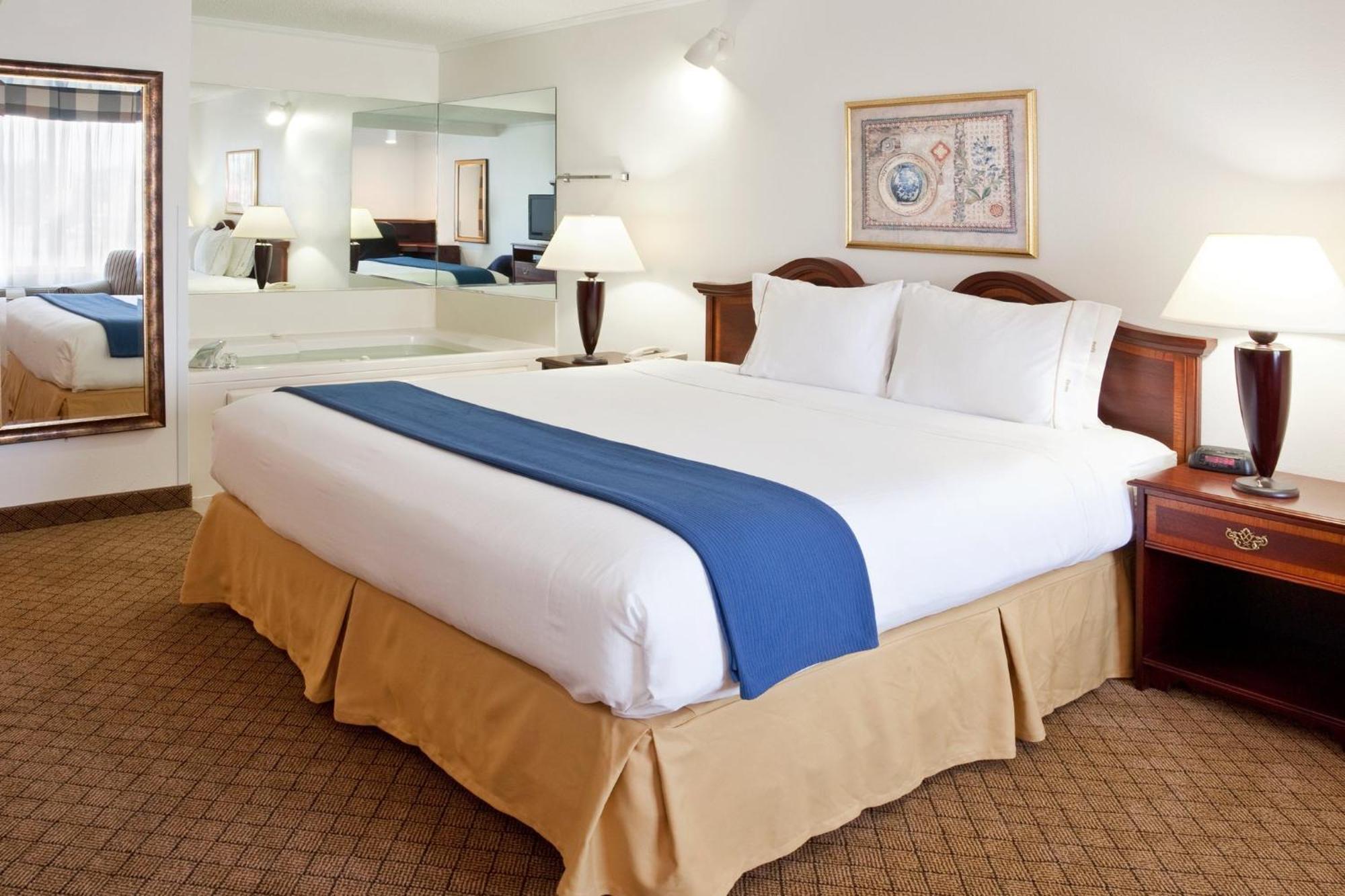 Holiday Inn Express & Suites Alliance By Ihg Eksteriør billede